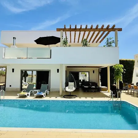 By Check-in Portugal *