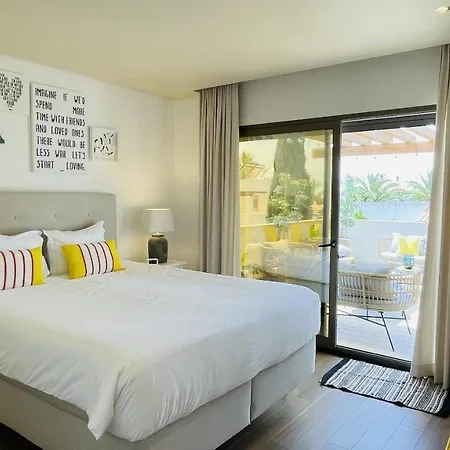 - Private Pool - 10 Guests - Villa