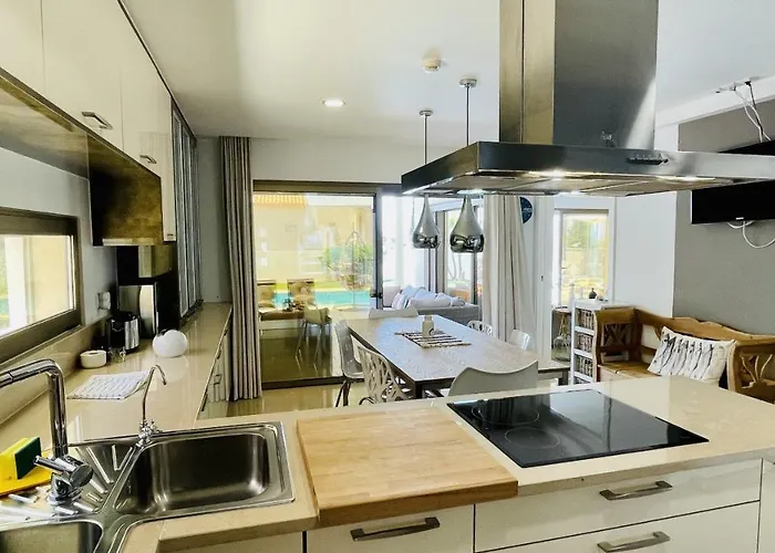 Praia - Private Pool - 10 Guests - Albufeira